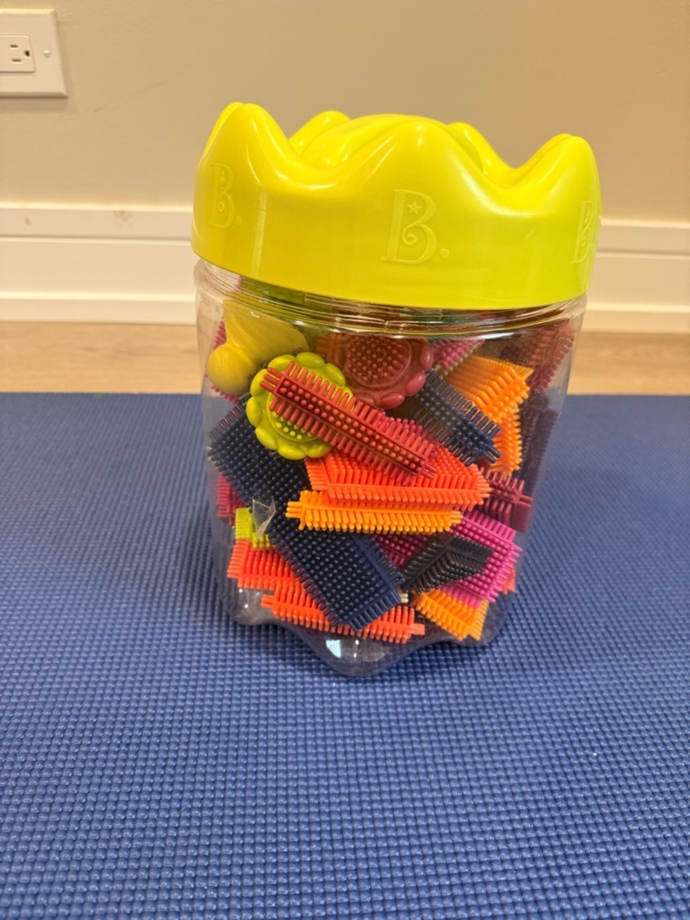 Bright Yellow Lid Interlocking Kids Construction Toy Set